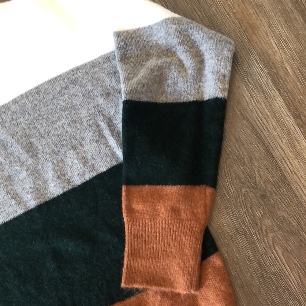 Nwot Andree By Unit Gray Green Rust And White Sca… - image 4